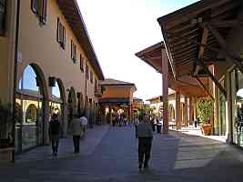 Outlet Village 4