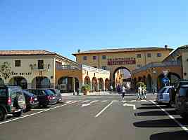 Outlet Village 2