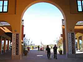 Outlet Village 1